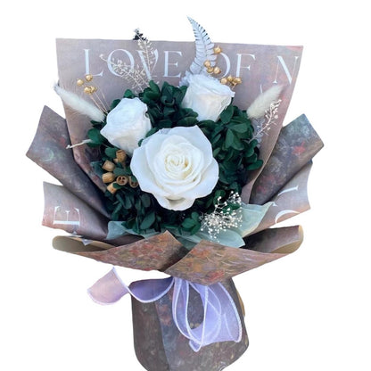 Preserved & dried flower bouquet (with gift bag) White